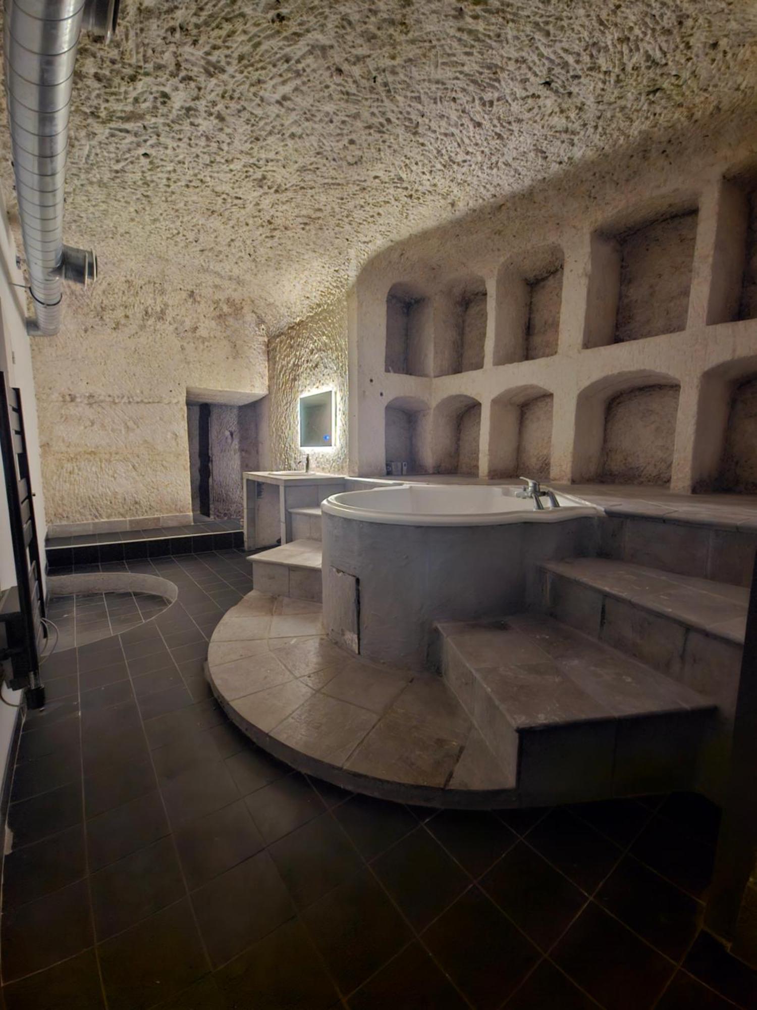 Апартаменты Troglodyte Baths Saint-Etienne-de-Chigny Экстерьер фото